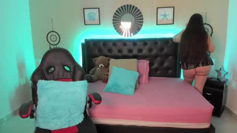 Olivia jones online show from October 2025 03:32:01 PM