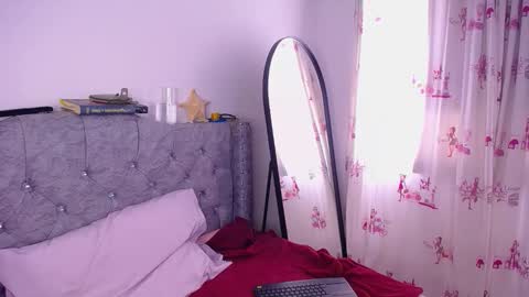 Snapshot of _pariiss chatting on December 2025 02:33:02 PM Paris online show from December 2025 02:33:02 PM