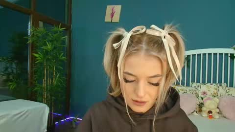 Alisa online show from October 2025 04:23:02 AM