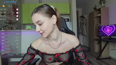Snapshot of _pinkypie__ chatting on December 2024 10:33:02 AM Lili online show from December 2024 10:33:02 AM