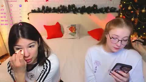 Merlizz Eva Jane Mila Nicole  left to right  online show from December 2025 02:24:02 PM