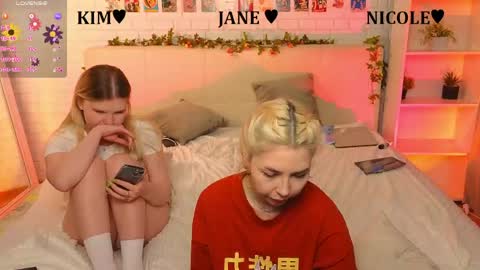 Snapshot of _ramune_ chatting on May 2026 01:57:16 AM Merlizz Eva Jane Mila Nicole left to right online show from May 2026 01:57:16 AM