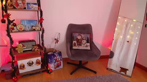 Laura online show from December 2024 02:33:02 AM