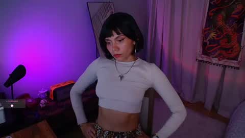 Snapshot of _sensualkitten_ chatting on July 2026 04:06:02 AM Laura online show from July 2026 04:06:02 AM