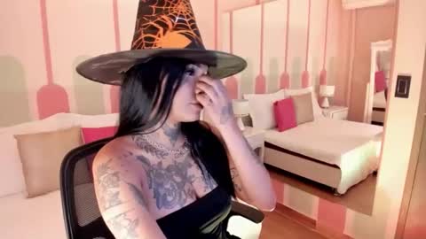 Sharlot online show from October 2025 01:56:02 PM