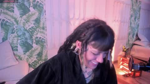 _sharlotte777 online show from April 2026 03:01:01 PM