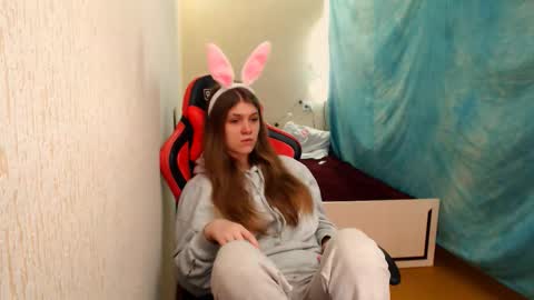 Mari online show from October 2025 01:54:02 PM