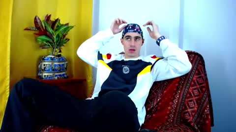 _skyleer_ online show from November 2025 10:53:02 PM