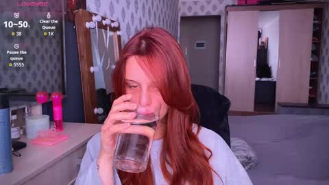 Snapshot of _slutty_fox_ chatting on September 2025 06:39:02 AM Alice online show from September 2025 06:39:02 AM