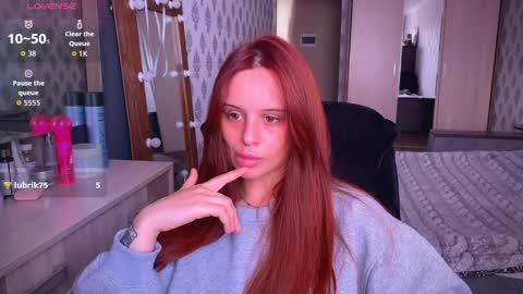 Snapshot of _slutty_fox_ chatting on September 2025 12:31:02 PM Alice online show from September 2025 12:31:02 PM