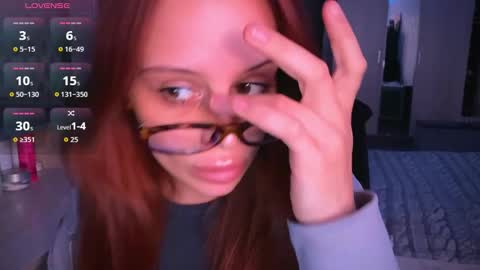 Snapshot of _slutty_fox_ chatting on September 2025 03:06:01 PM Alice online show from September 2025 03:06:01 PM