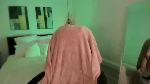 Sofi  Follow me  online show from December 2025 06:51:01 AM