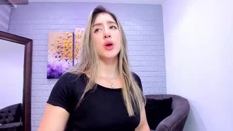 Snapshot of _sofia_cruz chatting on April 2026 12:15:02 PM 640 200 online show from April 2026 12:15:02 PM