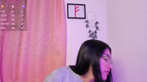 Snapshot of _strawberrycream chatting on January 2025 10:30:02 PM Angela online show from January 2025 10:30:02 PM
