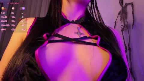 Snapshot of _strawberrycream chatting on October 2025 05:00:01 PM Angela online show from October 2025 05:00:01 PM