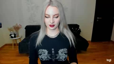 Marie online show from November 2025 06:20:01 PM