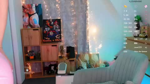 Snapshot of _sweetcams_ chatting on May 2026 05:32:01 PM Dasha online show from May 2026 05:32:01 PM