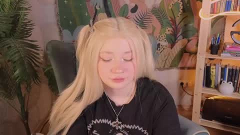 Snapshot of _that_witch_ chatting on April 2026 06:30:01 AM MIRA online show from April 2026 06:30:01 AM