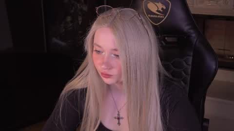 Snapshot of _that_witch_ chatting on April 2026 05:54:01 AM MIRA online show from April 2026 05:54:01 AM