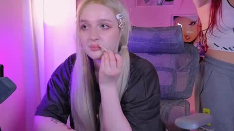 Snapshot of _that_witch_ chatting on April 2026 05:44:02 AM MIRA online show from April 2026 05:44:02 AM