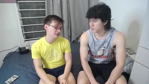 Snapshot of _the_neighbors chatting on February 2025 01:22:01 AM Scot y Patrick online show from February 2025 01:22:01 AM