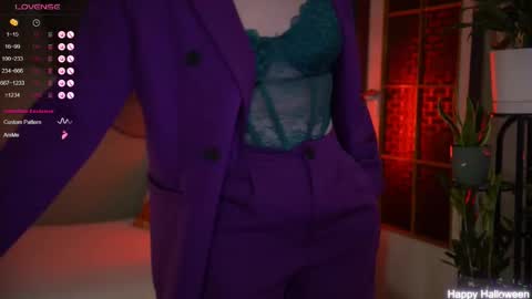 Evi online show from October 2025 08:10:01 PM