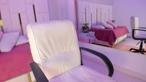 Rousse  online show from December 2025 07:33:02 PM