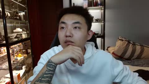 _tongge_ online show from December 2024 12:14:02 PM