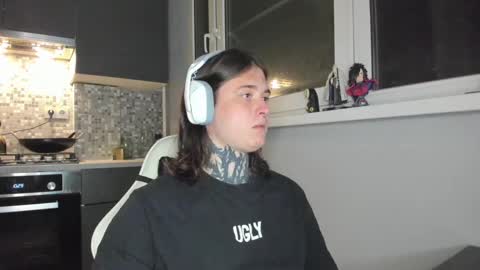 _torfin_ online show from February 2025 06:02:02 PM