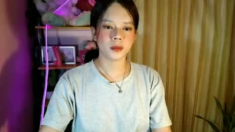 _urpetitegirl online show from June 2026 05:37:01 PM