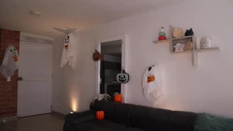 Anastasia Vahos online show from October 2025 05:15:02 PM