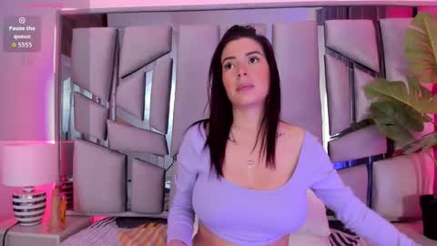 Snapshot of _valeria_saenz_ chatting on October 2025 03:39:02 AM _valeria_saenz_ online show from October 2025 03:39:02 AM