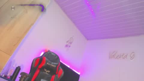 Snapshot of _valeriaa chatting on March 2025 01:42:02 AM online show from March 2025 01:42:02 AM