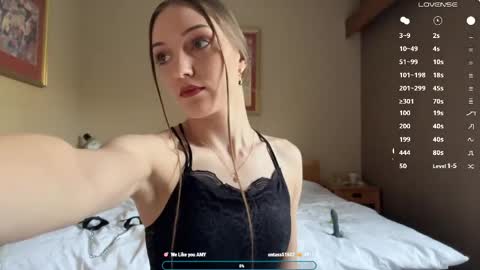 Snapshot of _velvetty_ chatting on May 2026 06:24:02 PM Velvet online show from May 2026 06:24:02 PM