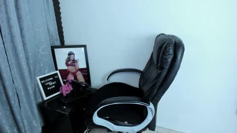 Vicky online show from December 2025 08:28:02 PM