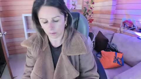Snapshot of _victoria_collins chatting on July 2026 10:10:01 AM Sol online show from July 2026 10:10:01 AM