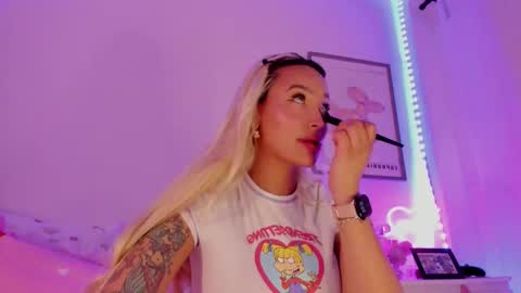 Snapshot of _viioletweekend_ chatting on March 2025 08:42:02 PM online show from March 2025 08:42:02 PM