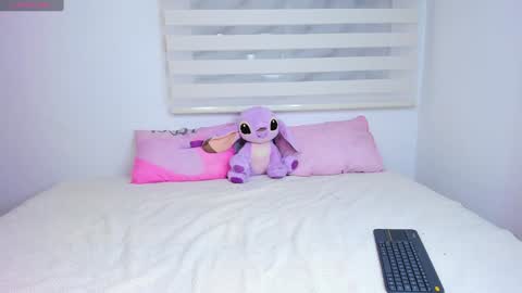 Snapshot of _violetadulce chatting on December 2024 12:32:02 AM Violeta online show from December 2024 12:32:02 AM