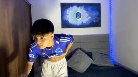 Snapshot of _walker007 chatting on December 2024 09:23:01 AM Aron Walker online show from December 2024 09:23:01 AM