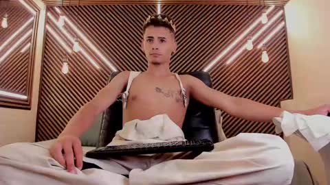  white fox  online show from February 2025 04:33:01 AM