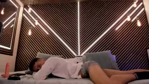  white fox  online show from February 2025 05:58:01 AM