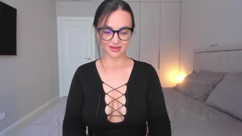 Nika online show from September 2025 10:53:02 AM