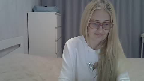 _xsharonx_ online show from January 2025 05:51:01 PM