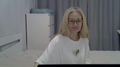 _xsharonx_ online show from January 2025 02:46:01 PM