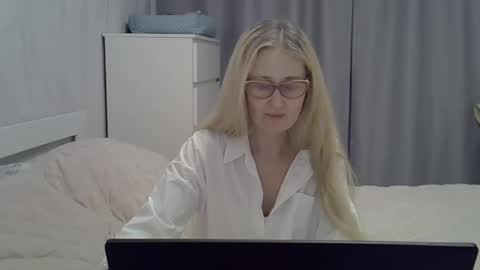 _xsharonx_ online show from January 2025 02:39:01 PM