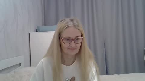_xsharonx_ online show from February 2025 02:13:02 PM