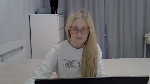 _xsharonx_ online show from February 2025 02:02:02 PM