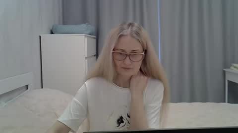 _xsharonx_ online show from February 2025 12:17:02 PM