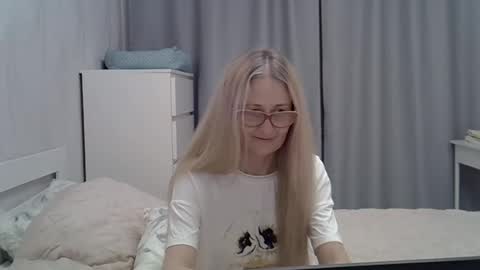 _xsharonx_ online show from February 2025 03:21:01 PM