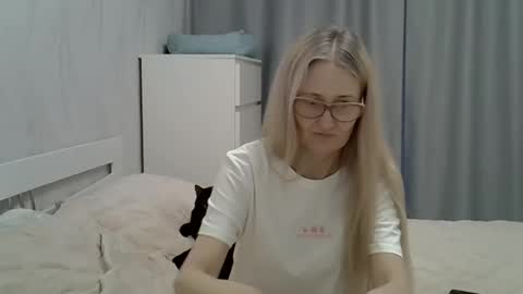 _xsharonx_ online show from February 2025 02:18:01 PM